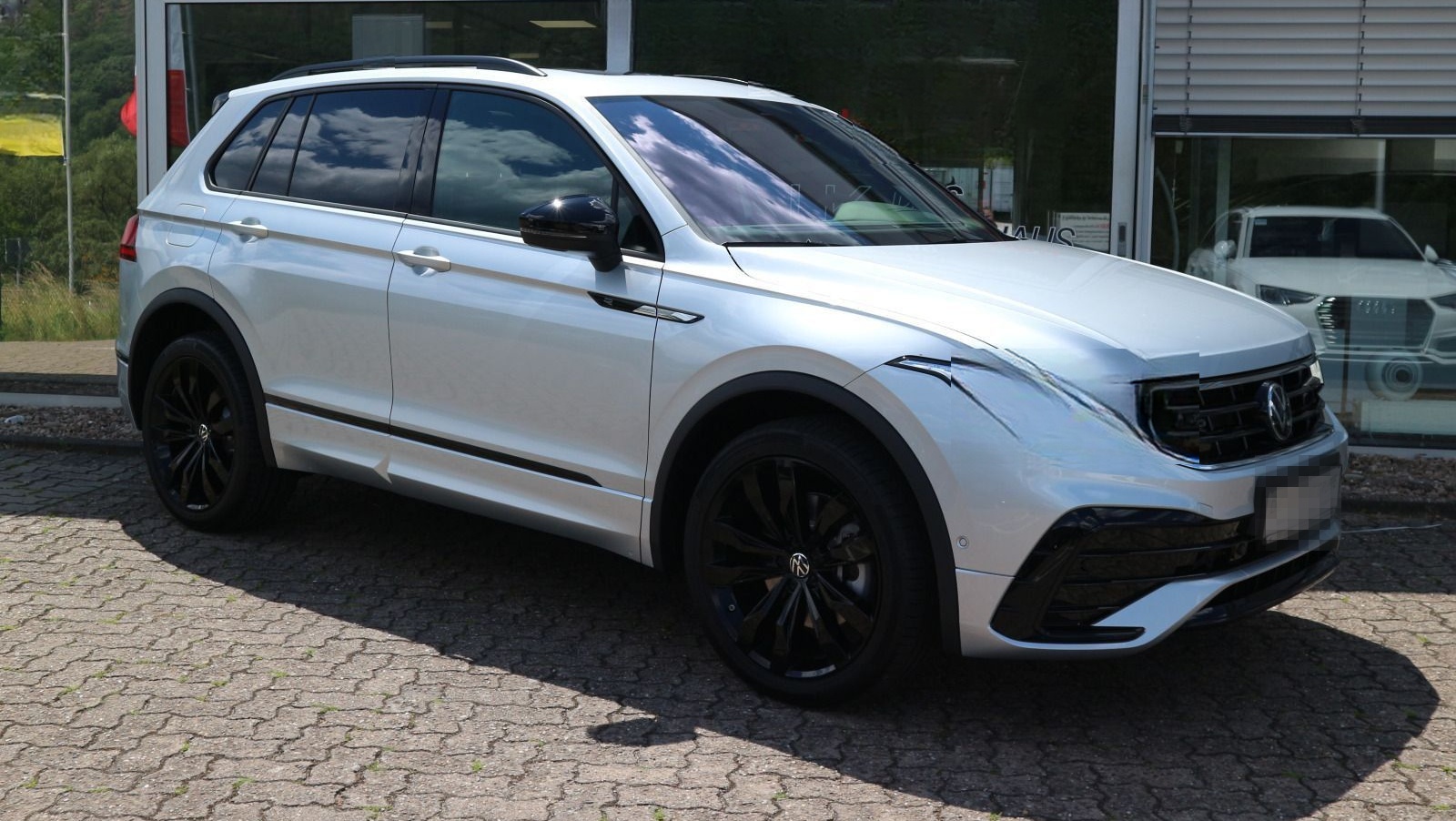 Volkswagen Tiguan R-Line 2.0 TDI 4M DSG AHK BlackStyle PANO foto 2