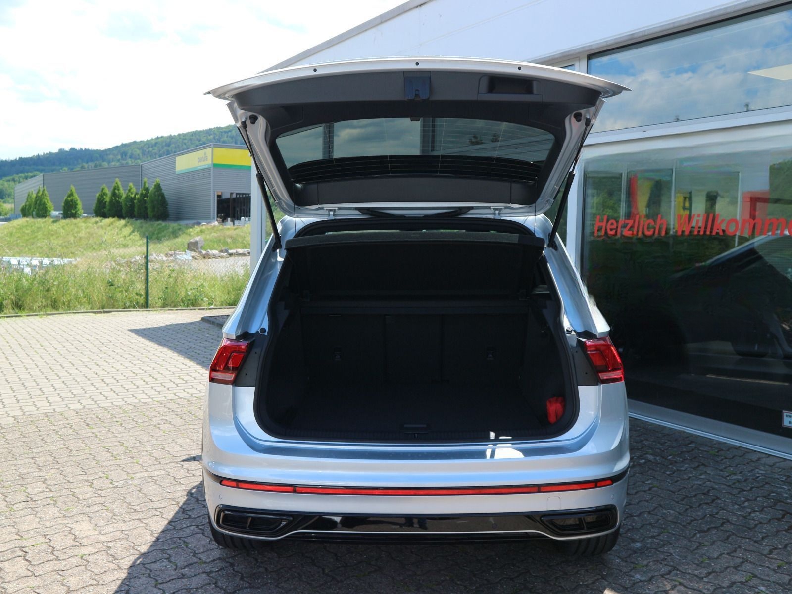 Volkswagen Tiguan R-Line 2.0 TDI 4M DSG AHK BlackStyle PANO foto 14