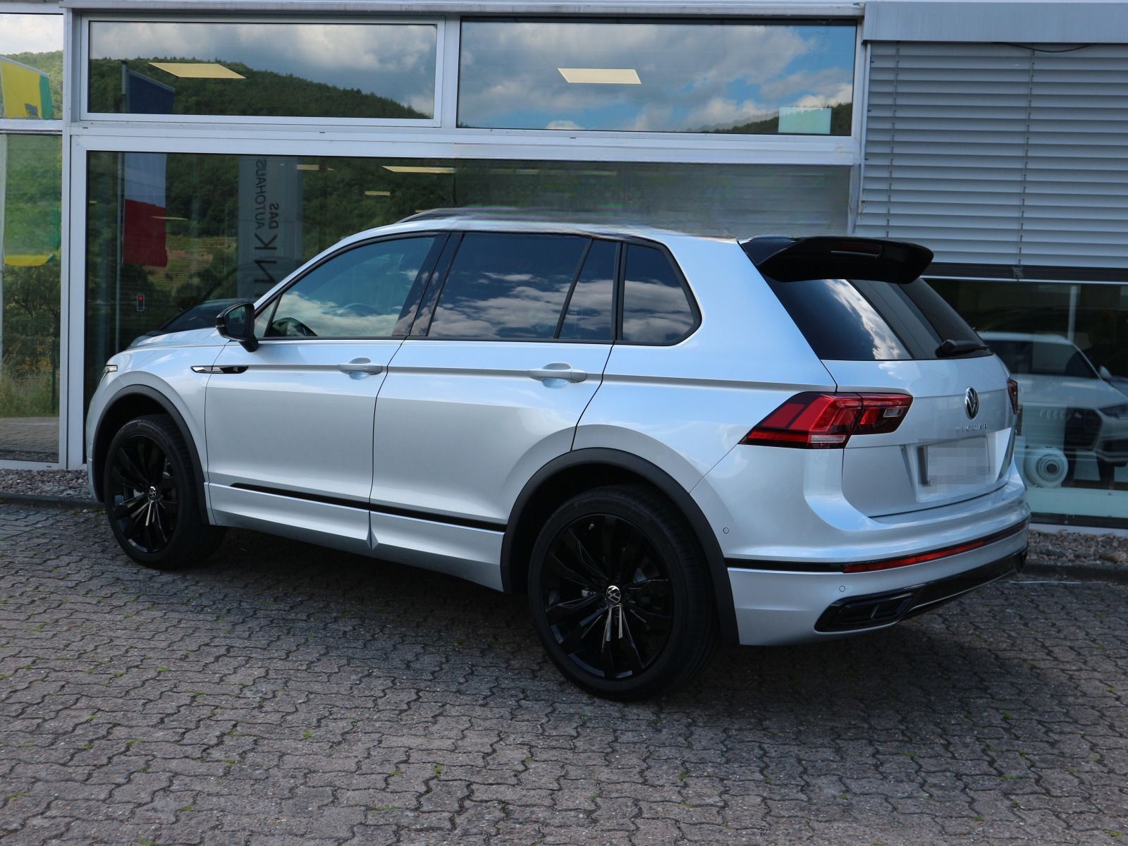 Volkswagen Tiguan R-Line 2.0 TDI 4M DSG AHK BlackStyle PANO foto 15