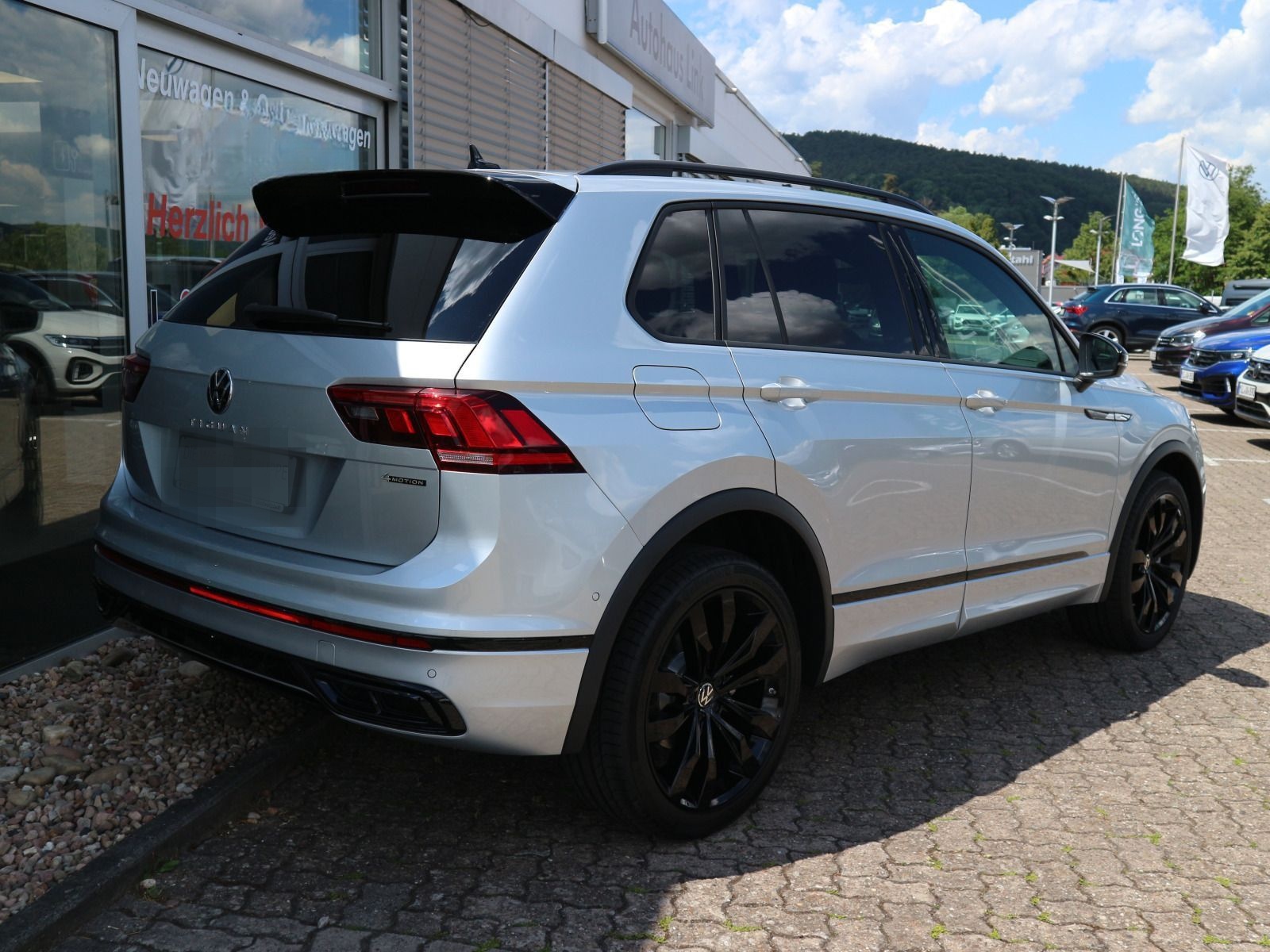 Volkswagen Tiguan R-Line 2.0 TDI 4M DSG AHK BlackStyle PANO foto 4