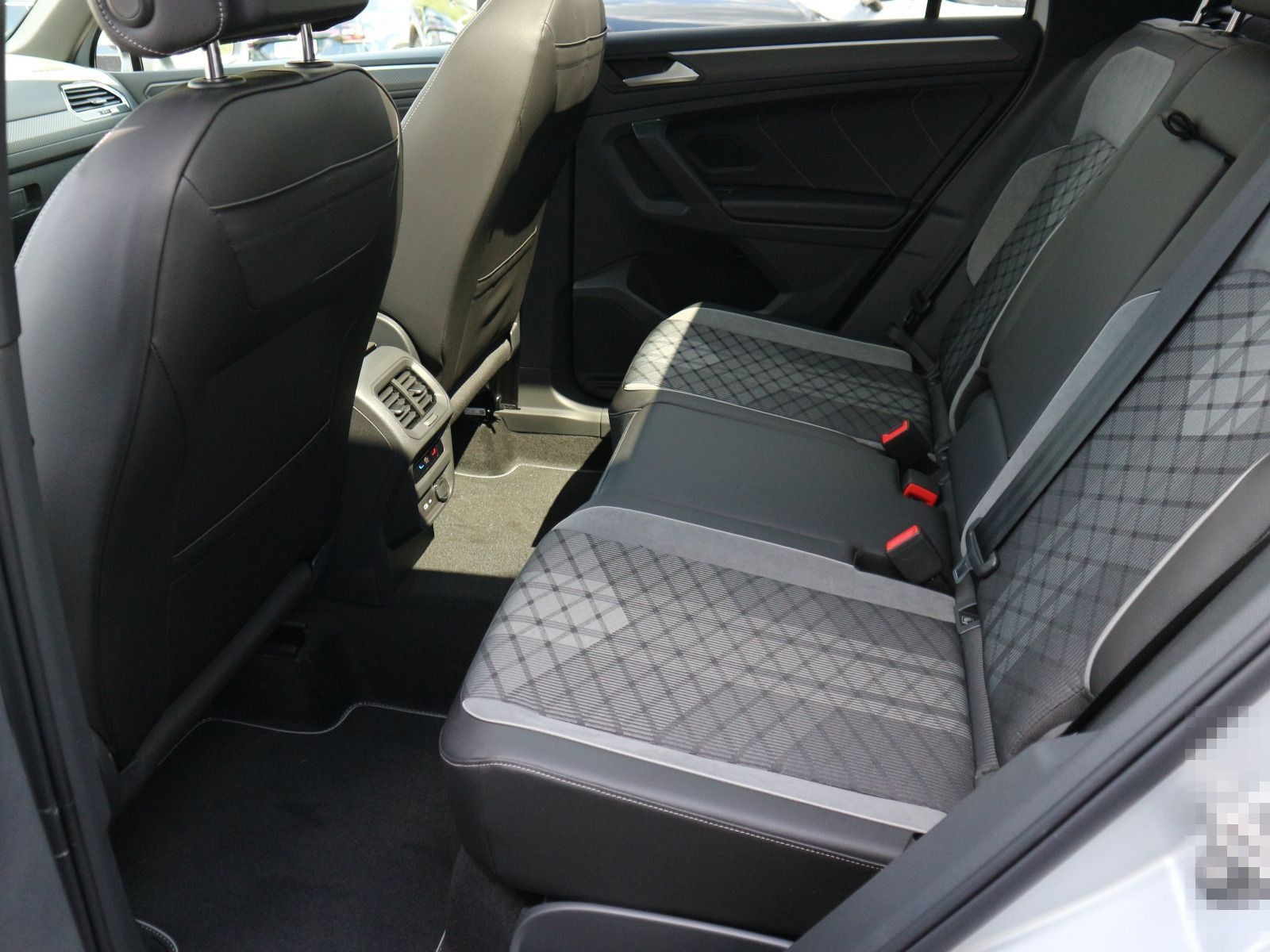 Volkswagen Tiguan R-Line 2.0 TDI 4M DSG AHK BlackStyle PANO foto 6