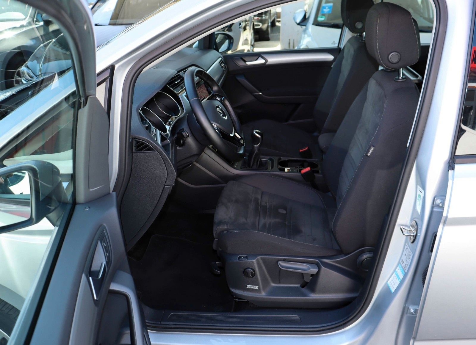 Volkswagen Touran 2.0 Comfortline BMT *1.Hd*Massage*LED*ACC foto 9