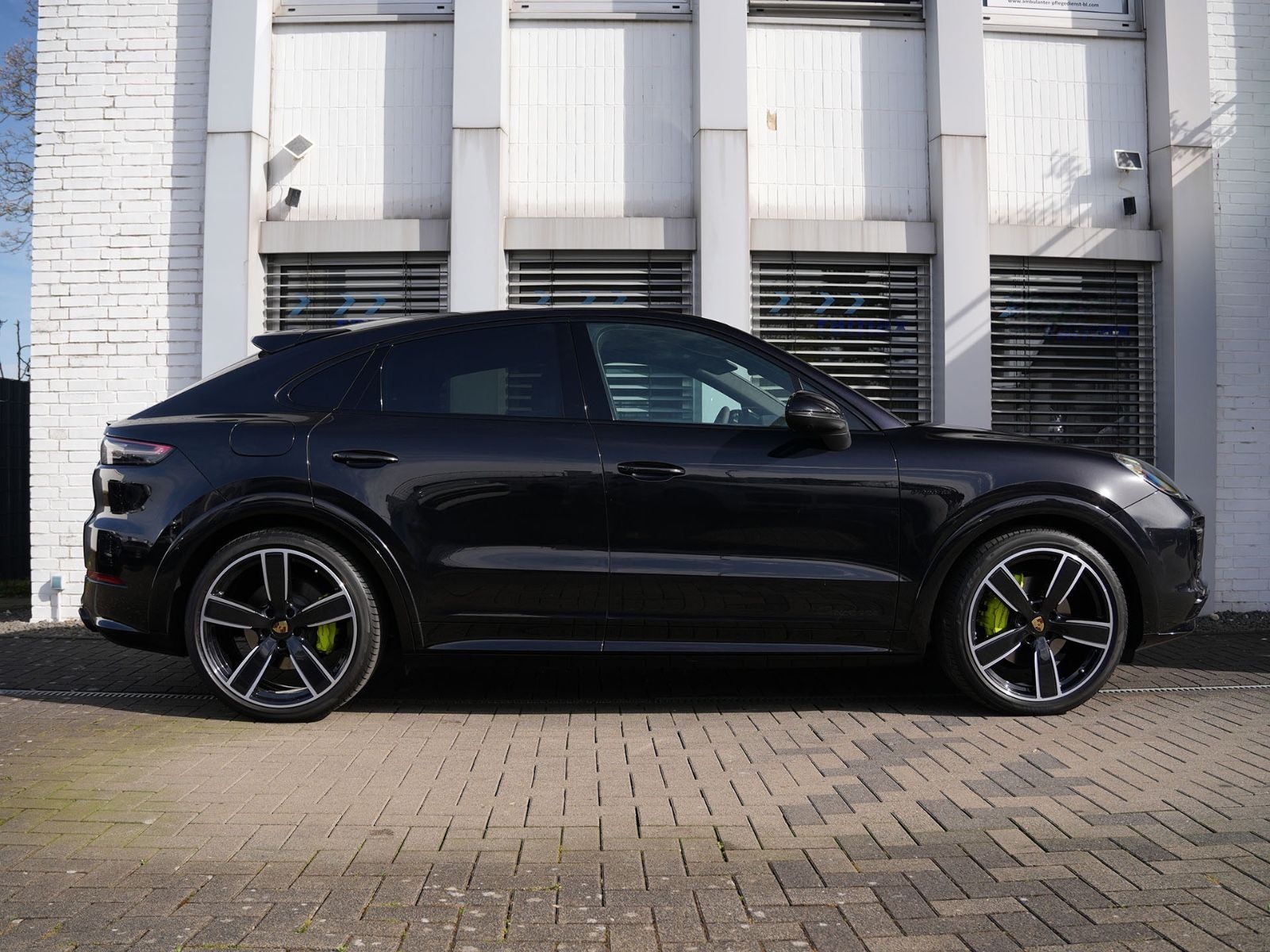 Porsche E-Hybrid Coupé SPORTDESIGN-PAKET-SPORTABGAS.-22" foto 6