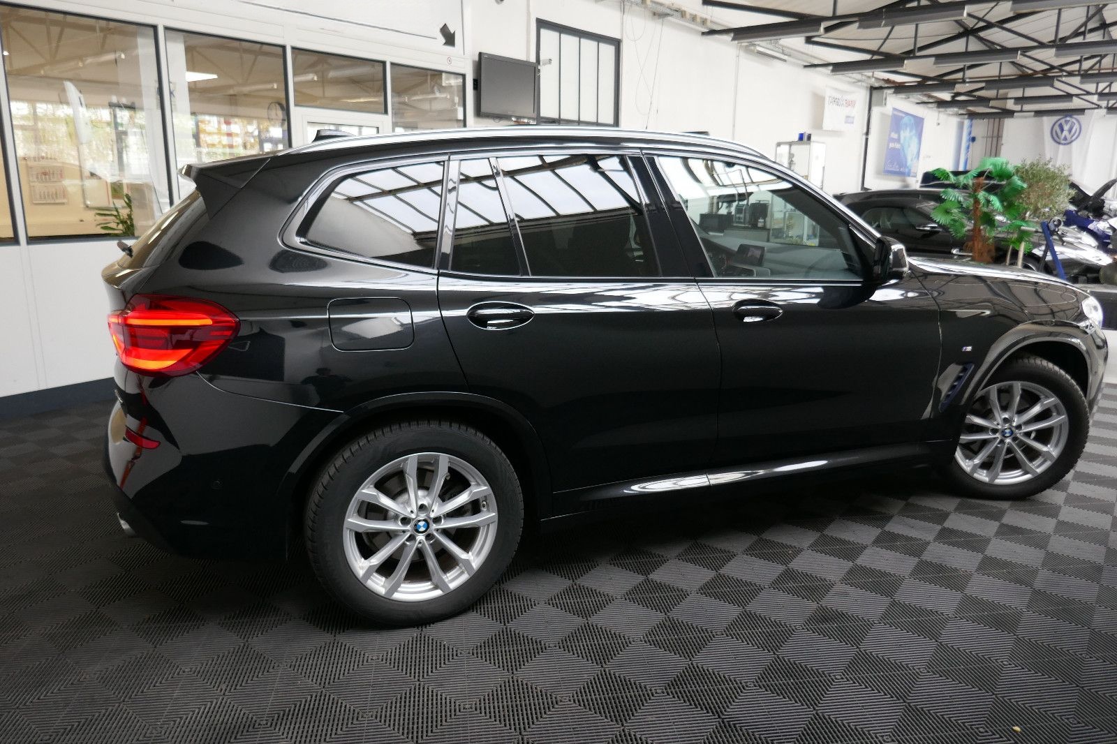 BMW X3 xDrive 20i M Sport *PANO*AHK*3 ZONEN KLIMAAU foto 3