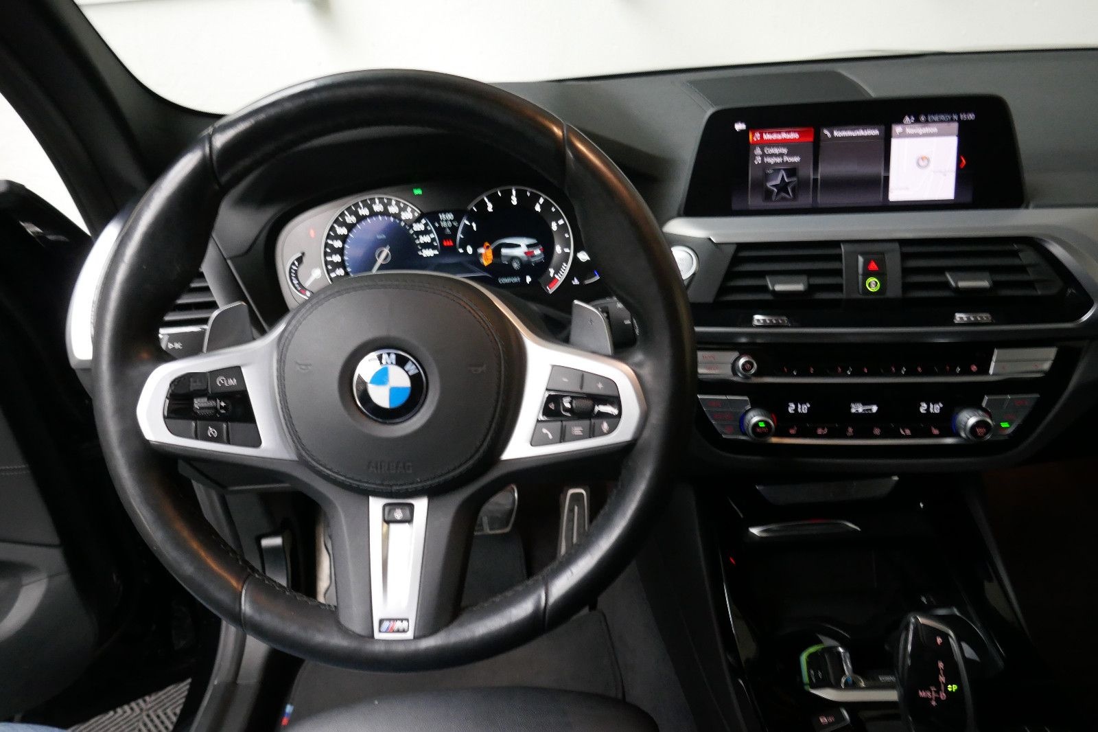 BMW X3 xDrive 20i M Sport *PANO*AHK*3 ZONEN KLIMAAU foto 23