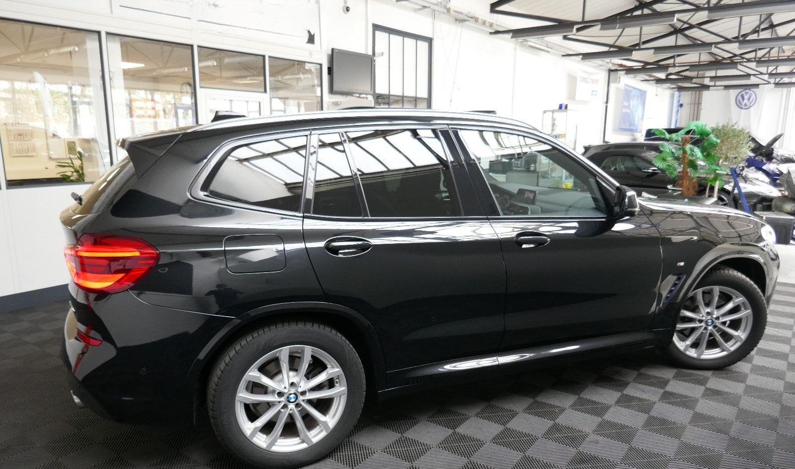 BMW X3 xDrive 20i M Sport *PANO*AHK*3 ZONEN KLIMAAU foto 5