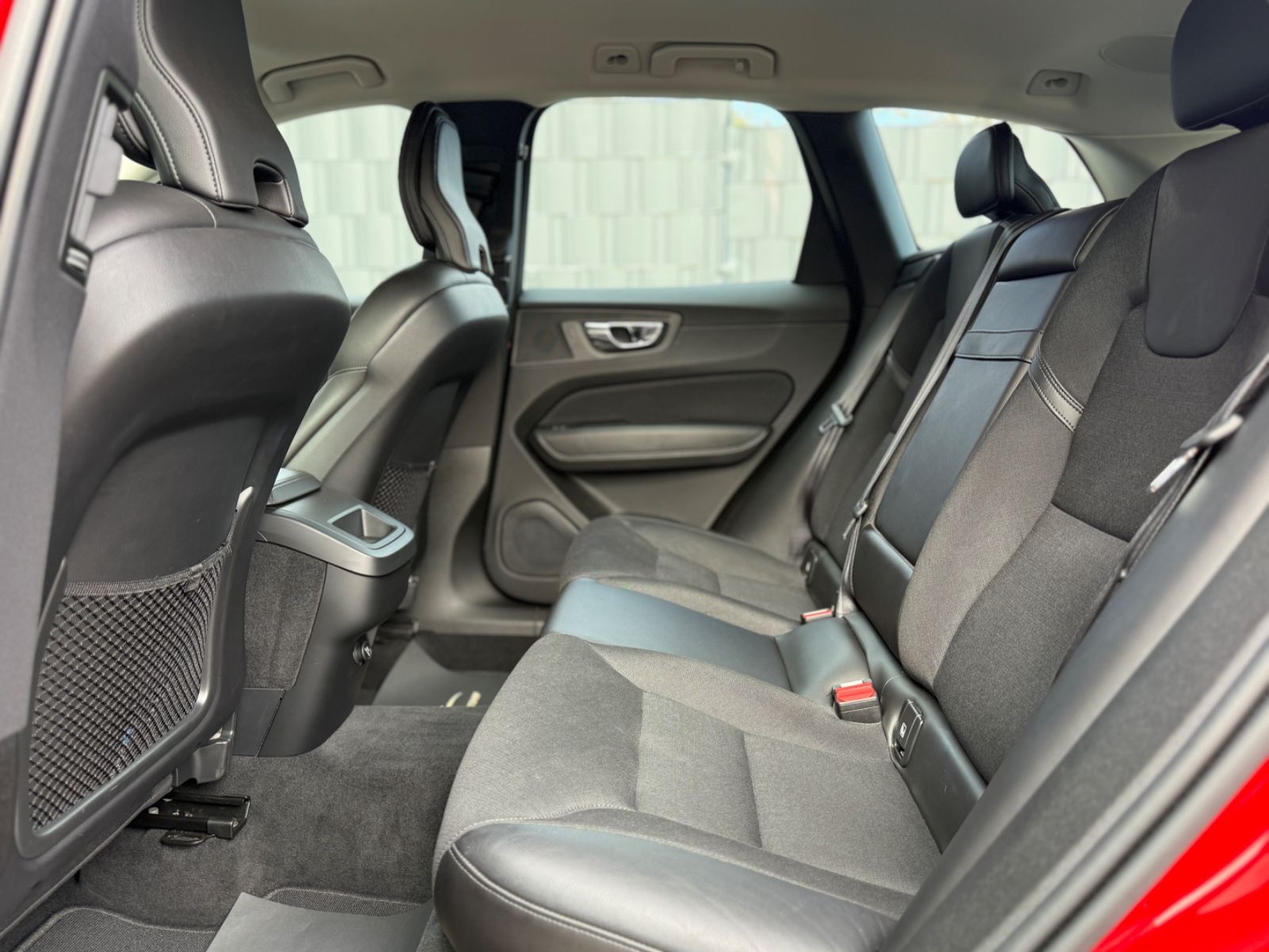 Volvo XC 60 D4 Momentum*Automatik*HUD*1.Hand*AHK*Leder foto 11