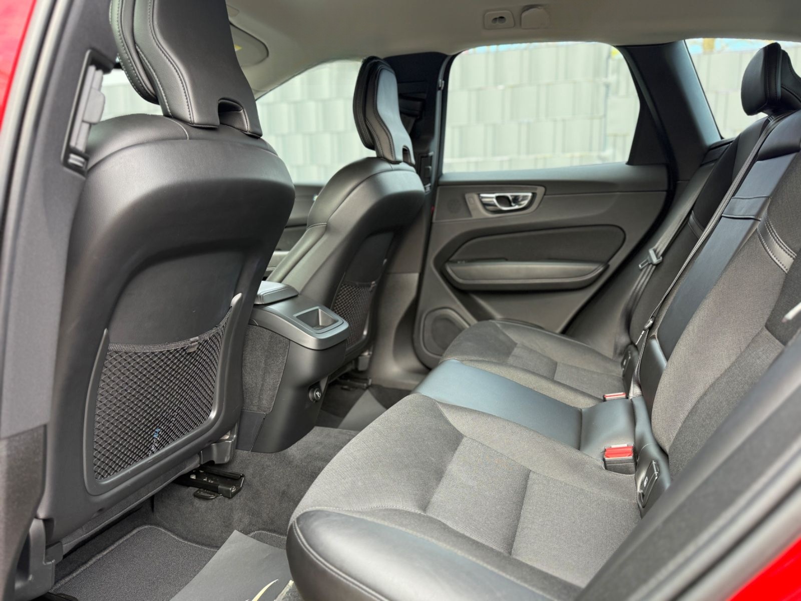 Volvo XC 60 D4 Momentum*Automatik*HUD*1.Hand*AHK*Leder foto 12