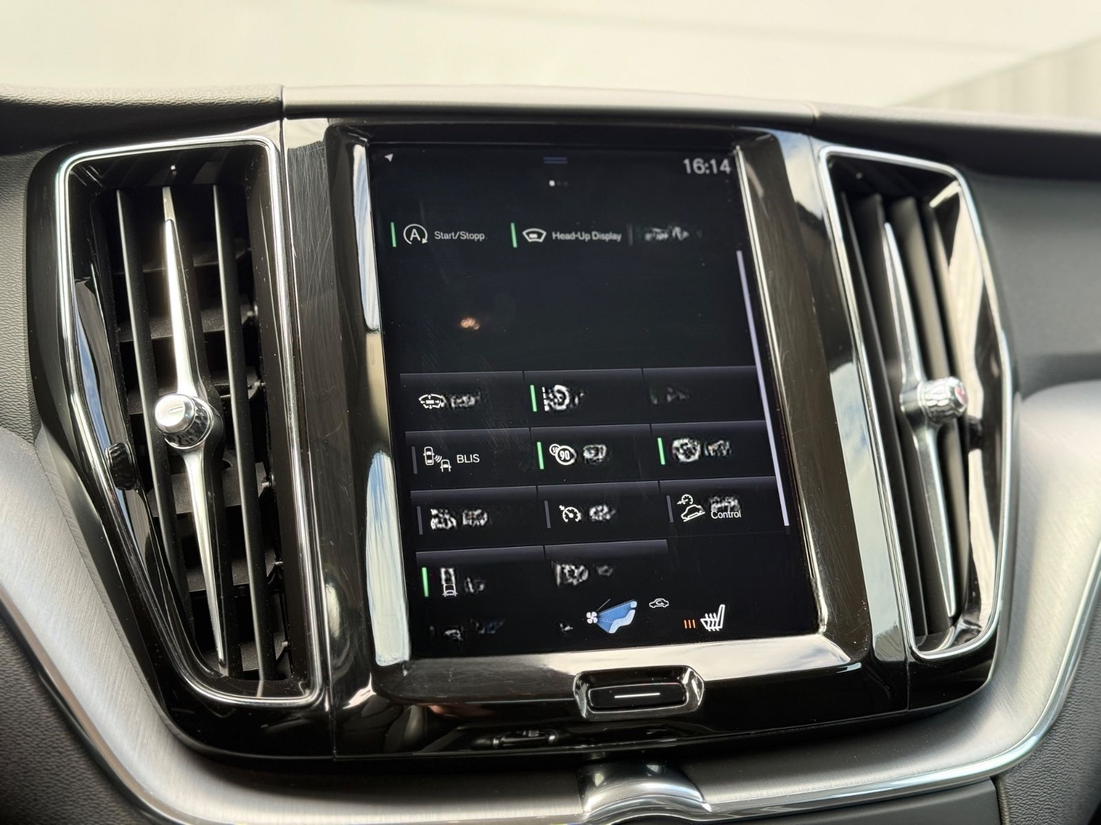 Volvo XC 60 D4 Momentum*Automatik*HUD*1.Hand*AHK*Leder foto 18