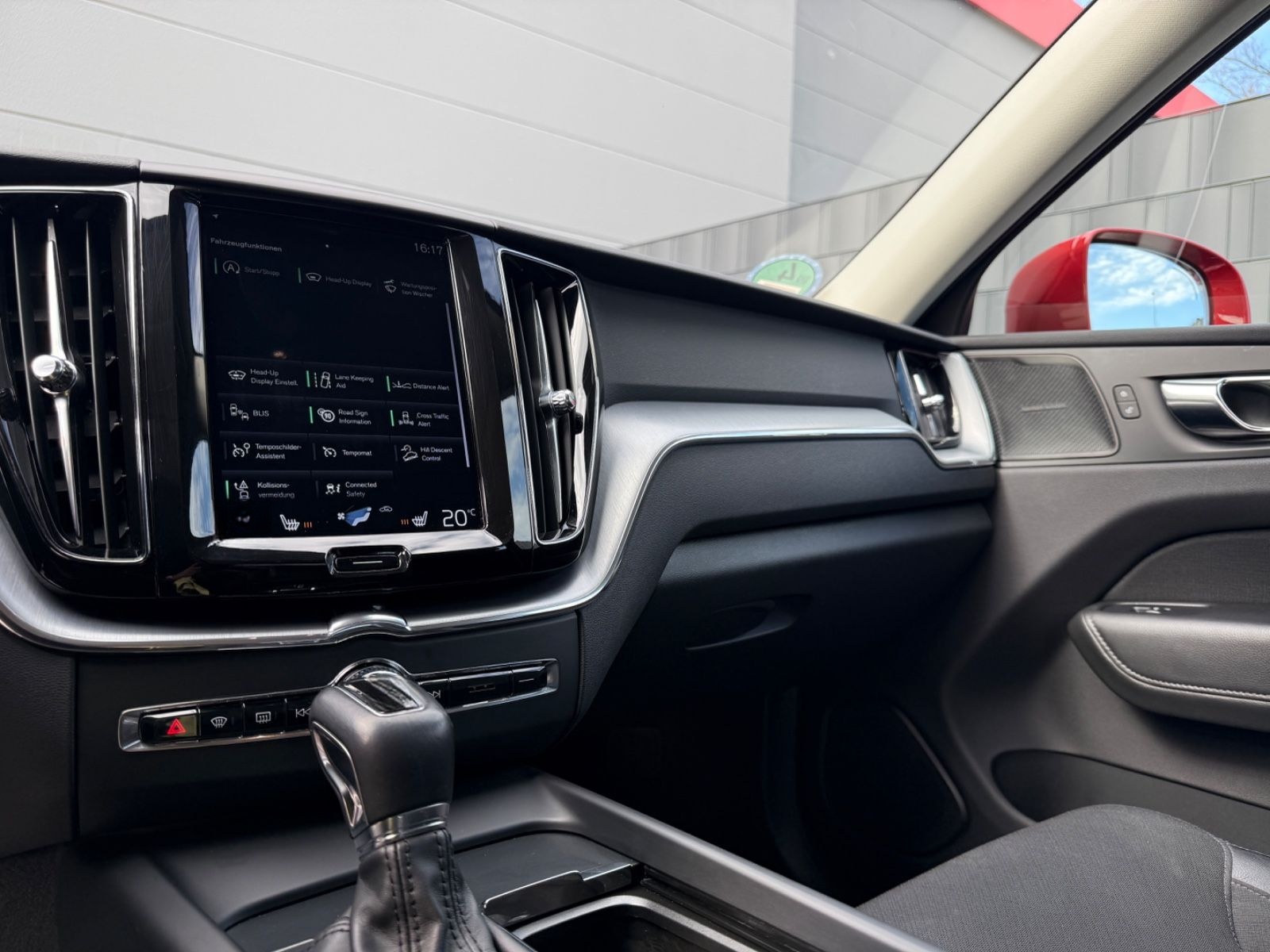 Volvo XC 60 D4 Momentum*Automatik*HUD*1.Hand*AHK*Leder foto 19