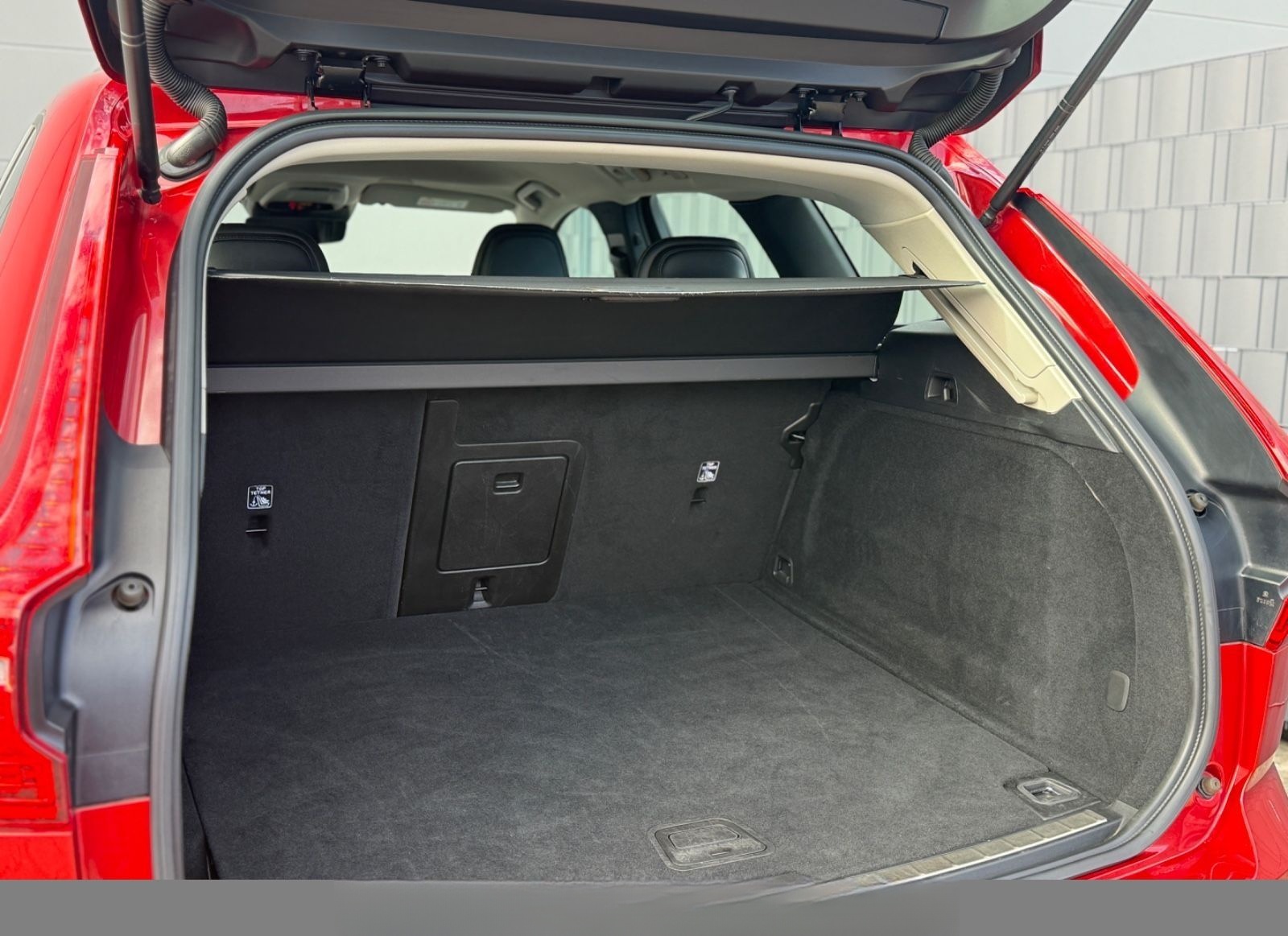 Volvo XC 60 D4 Momentum*Automatik*HUD*1.Hand*AHK*Leder foto 23