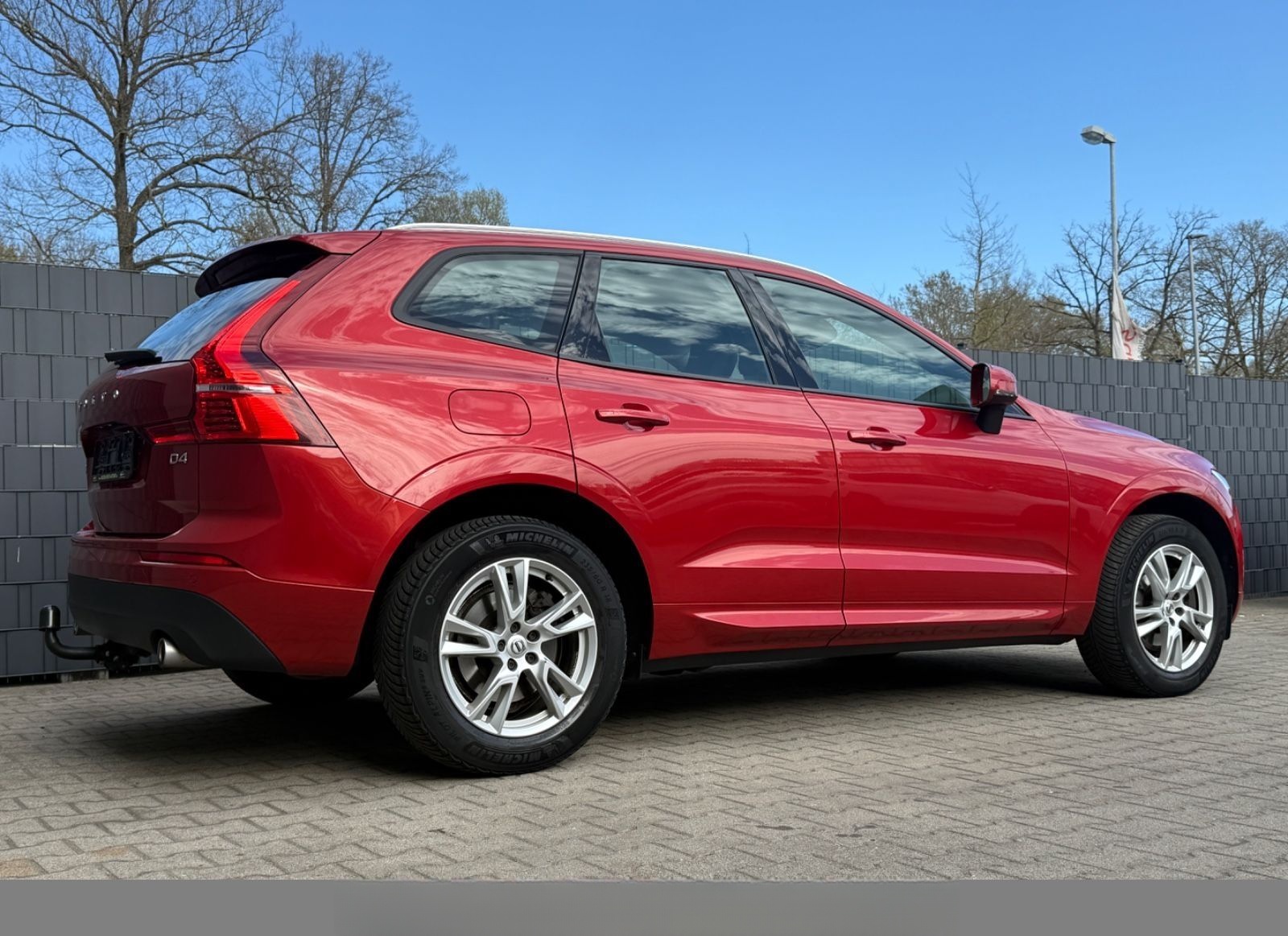 Volvo XC 60 D4 Momentum*Automatik*HUD*1.Hand*AHK*Leder foto 4