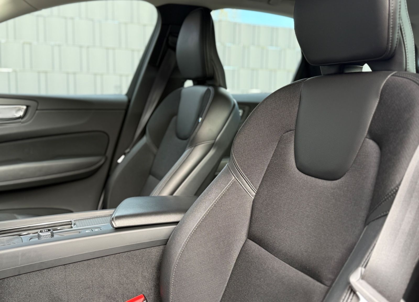 Volvo XC 60 D4 Momentum*Automatik*HUD*1.Hand*AHK*Leder foto 10