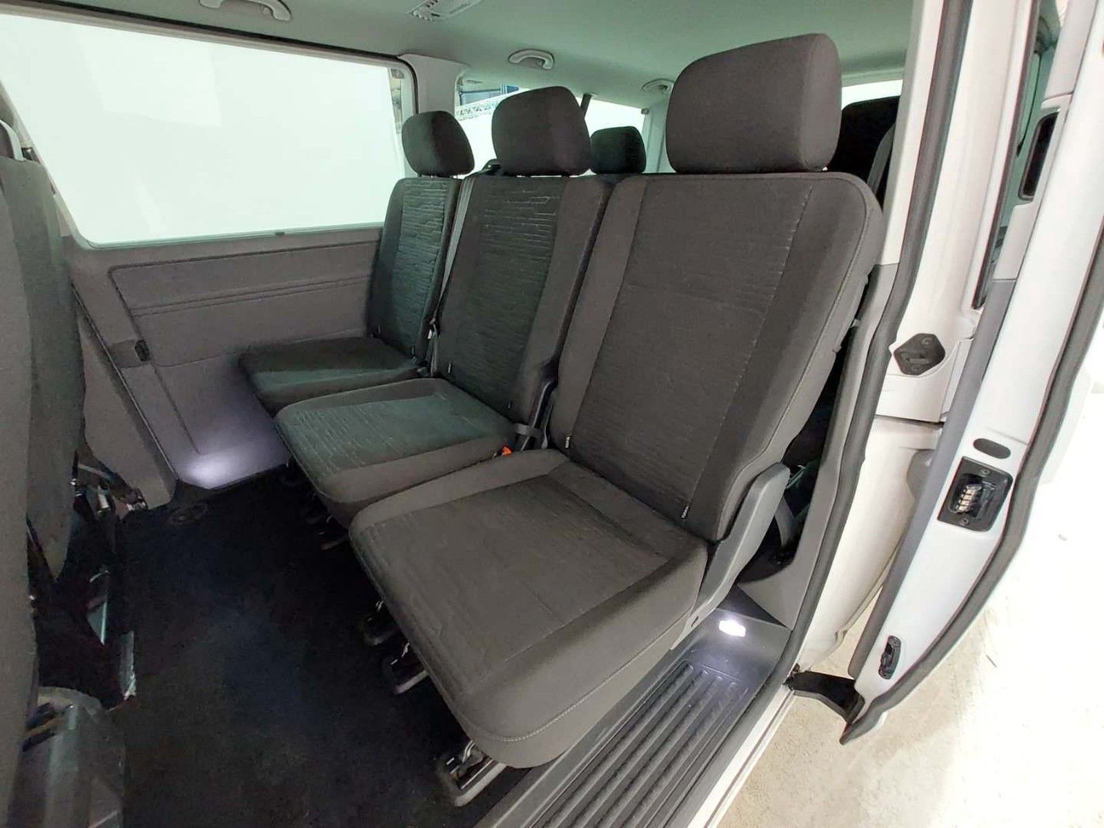 Volkswagen T6.1 Caravelle Comf. lang 9 SITZE/NAVI/AHK/TEMPO foto 13