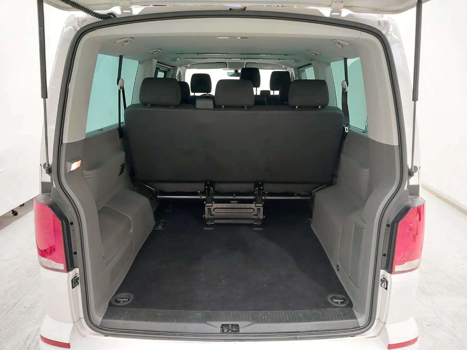 Volkswagen T6.1 Caravelle Comf. lang 9 SITZE/NAVI/AHK/TEMPO foto 14