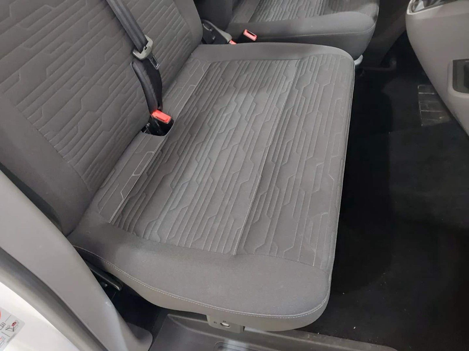 Volkswagen T6.1 Caravelle Comf. lang 9 SITZE/NAVI/AHK/TEMPO foto 16