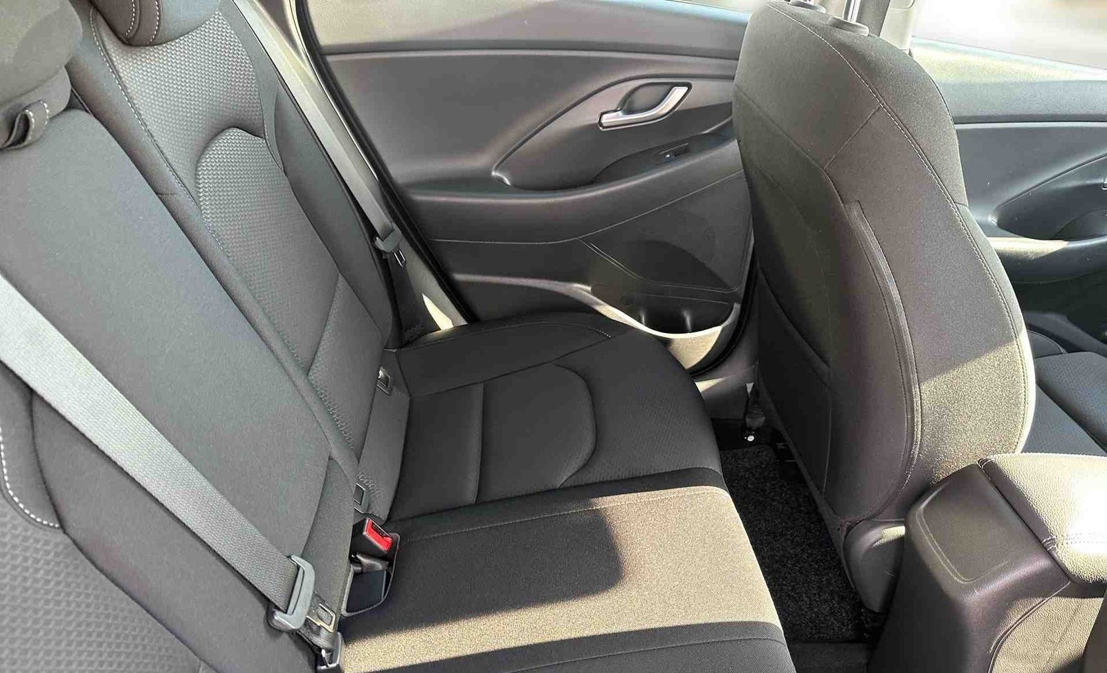 Hyundai i30 YES! Plus LED+Navi+SHZ+Kamera+Tempomat+LMR+ foto 12