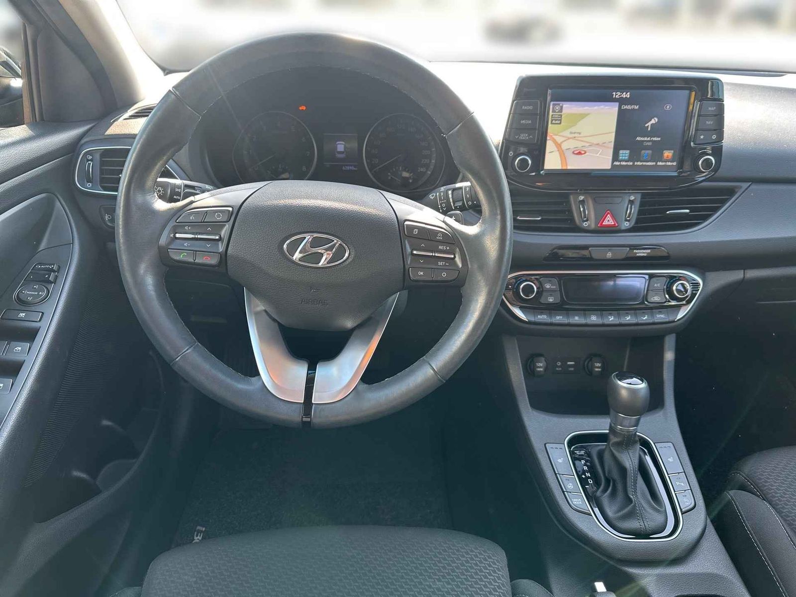 Hyundai i30 YES! Plus LED+Navi+SHZ+Kamera+Tempomat+LMR+ foto 10
