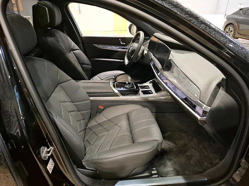 BMW 750e xDr. ExecLoundSeat.SkyLoun.FondEnt.Experien foto 10