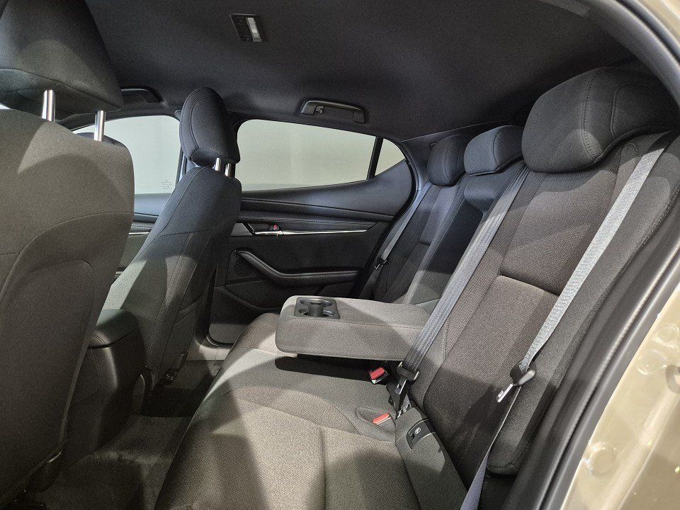 Mazda 3 2.5L e-SKYACTIV G 140ps foto 6