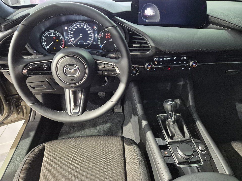 Mazda 3 2.5L e-SKYACTIV G 140ps foto 8