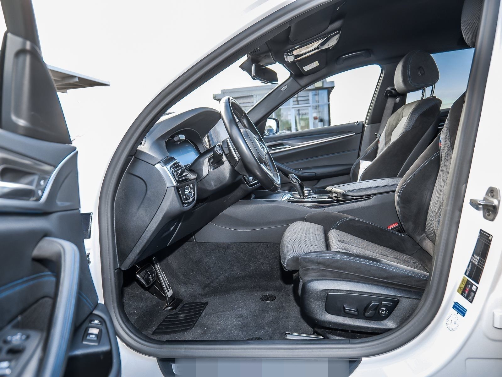 BMW 530e xDrive A M Sport HUD ACC RFK NAVI Laser LM foto 6