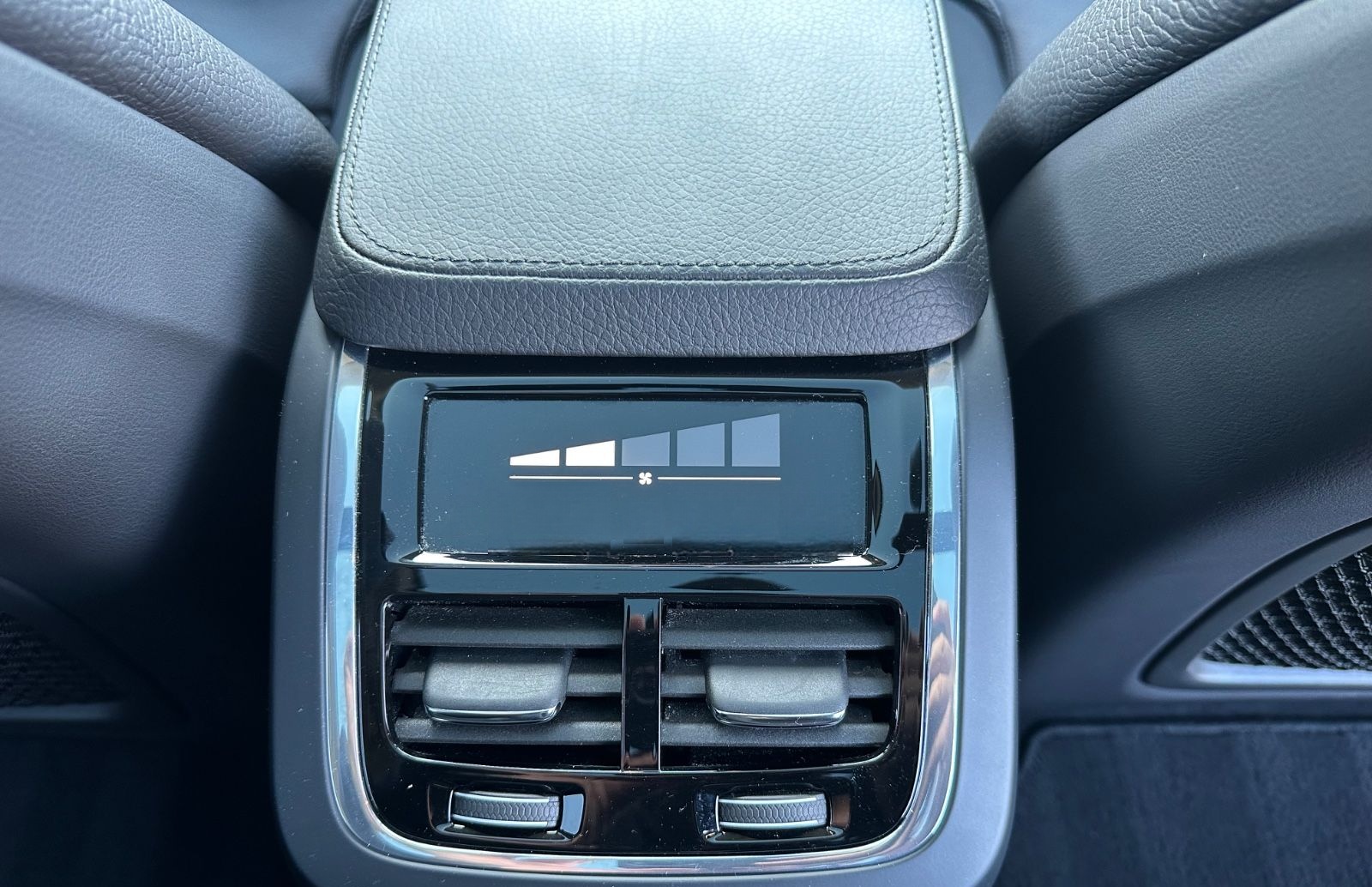 Volvo V90 Kombi Momentum Pro Navi Leder Pano HuD RFK foto 22