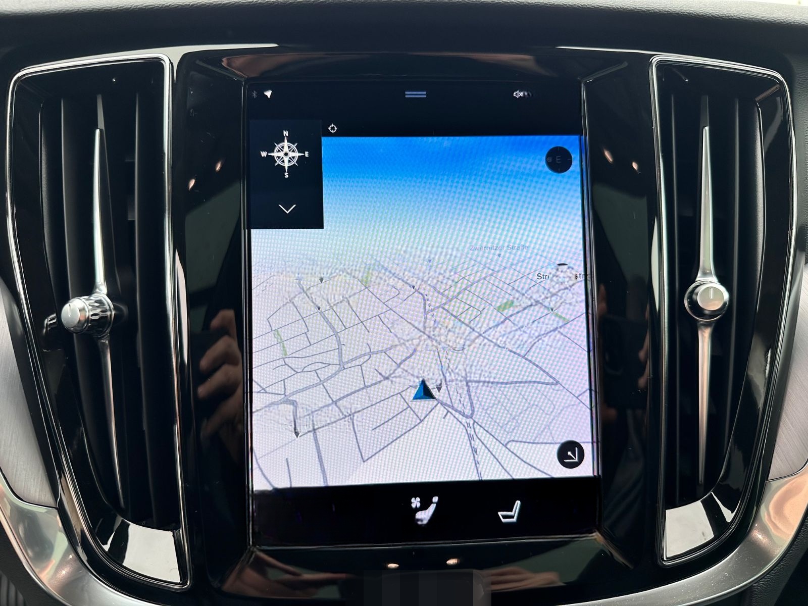 Volvo V60 Kombi Momentum Pro Navi Leder Pano H&K foto 13