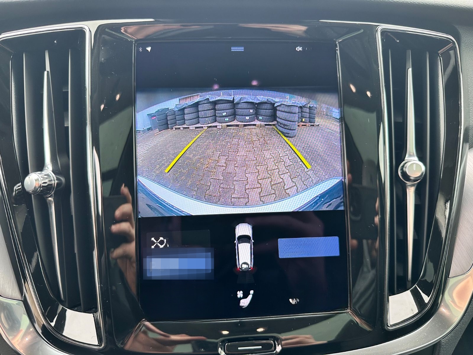 Volvo V60 Kombi Momentum Pro Navi Leder Pano H&K foto 14