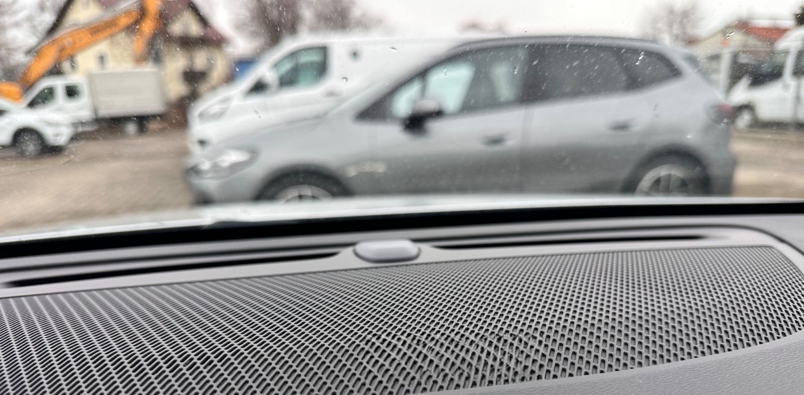 Volvo V60 Kombi Momentum Pro Navi Leder Pano H&K foto 16