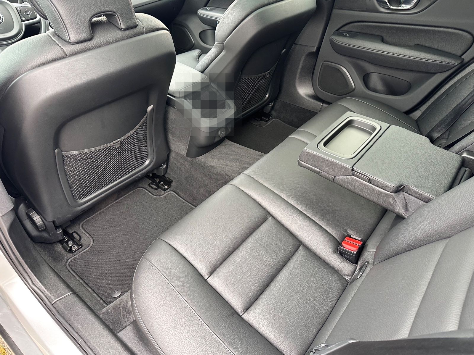 Volvo V60 Kombi Momentum Pro Navi Leder Pano H&K foto 17