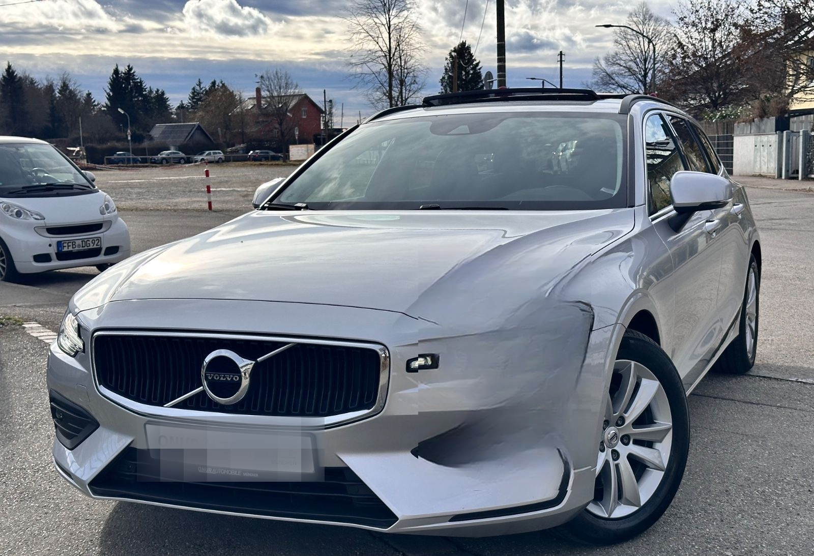 Volvo V60 Kombi Momentum Pro Navi Leder Pano H&K foto 3