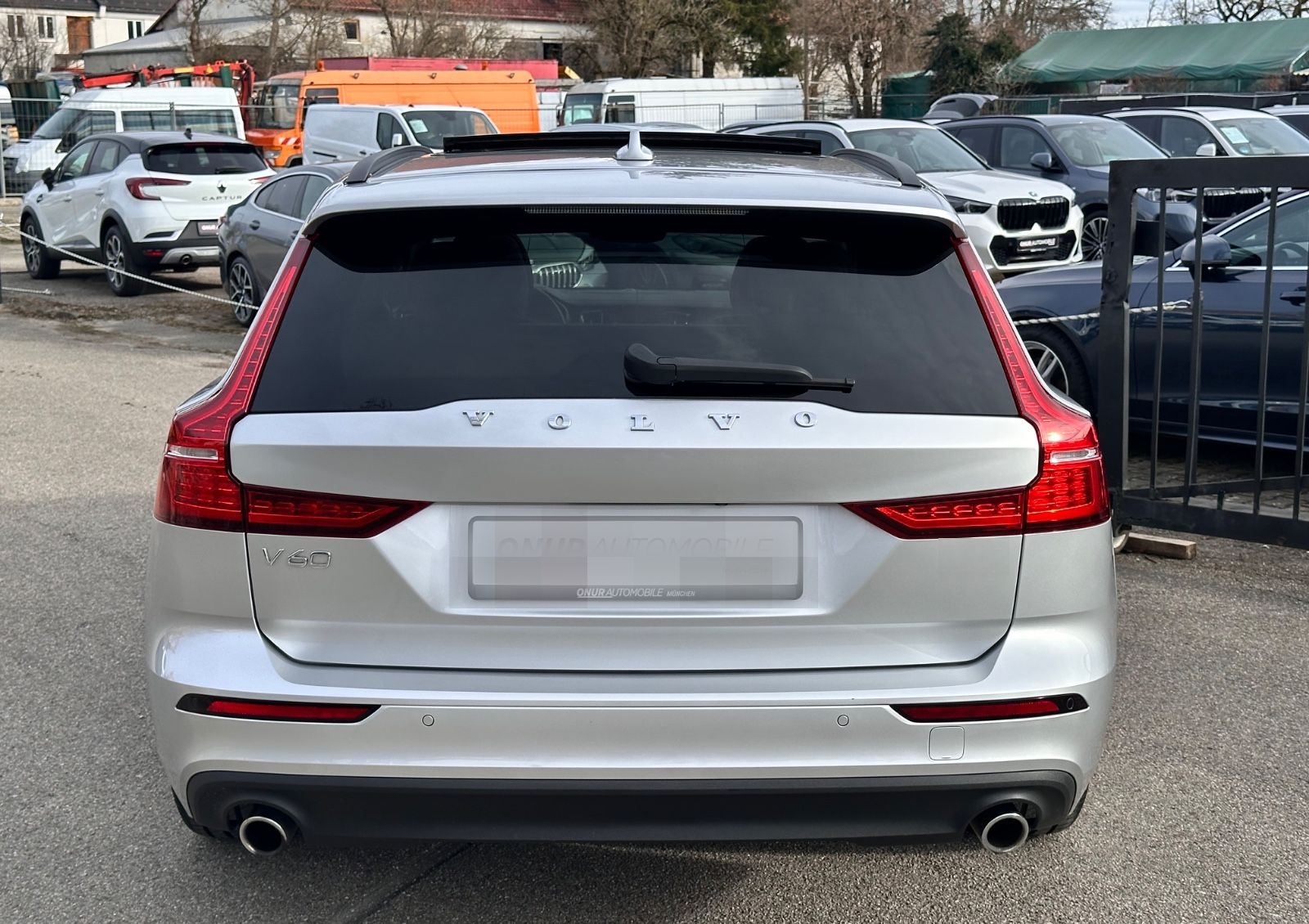 Volvo V60 Kombi Momentum Pro Navi Leder Pano H&K foto 5