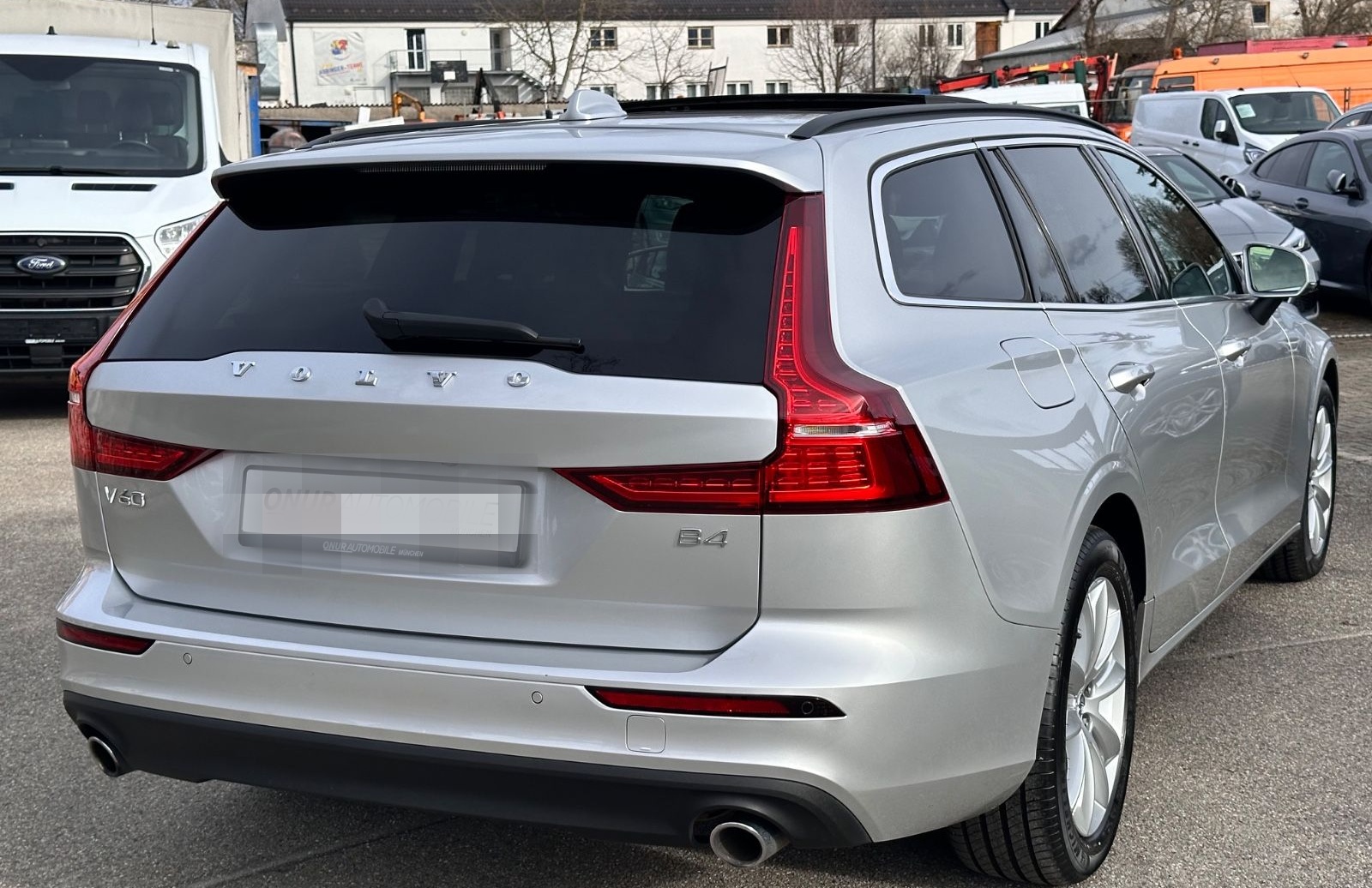 Volvo V60 Kombi Momentum Pro Navi Leder Pano H&K foto 6