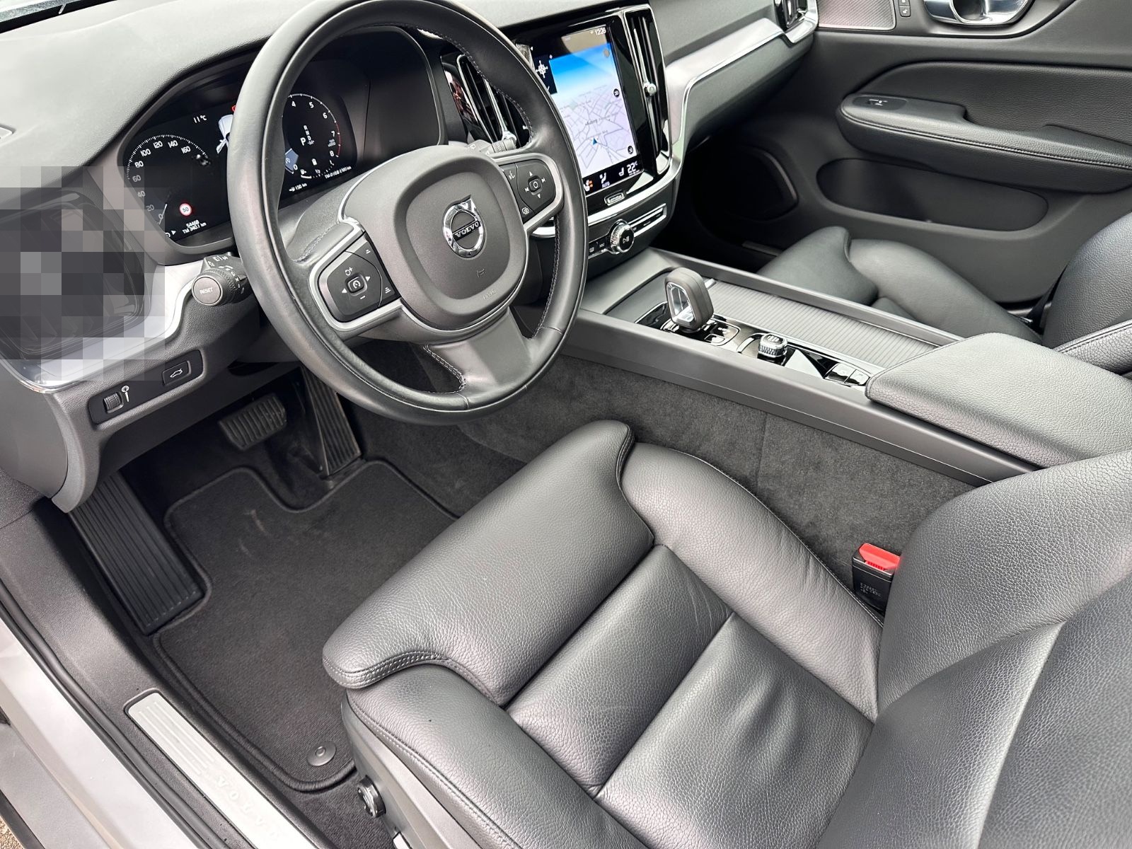 Volvo V60 Kombi Momentum Pro Navi Leder Pano H&K foto 7