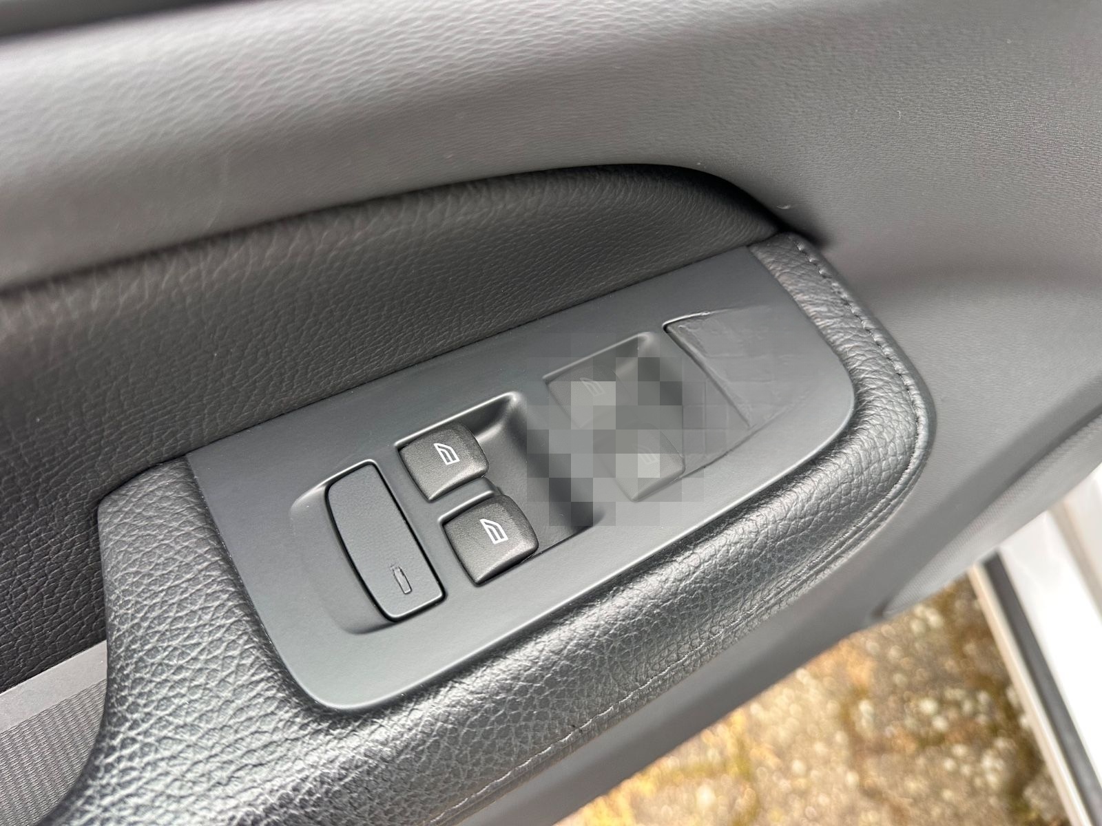 Volvo V60 Kombi Momentum Pro Navi Leder Pano H&K foto 8