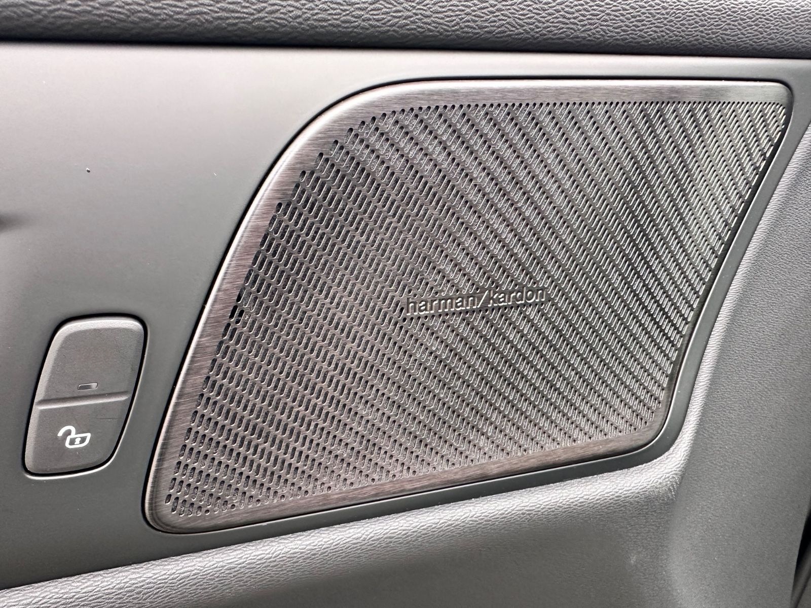 Volvo V60 Kombi Momentum Pro Navi Leder Pano H&K foto 9