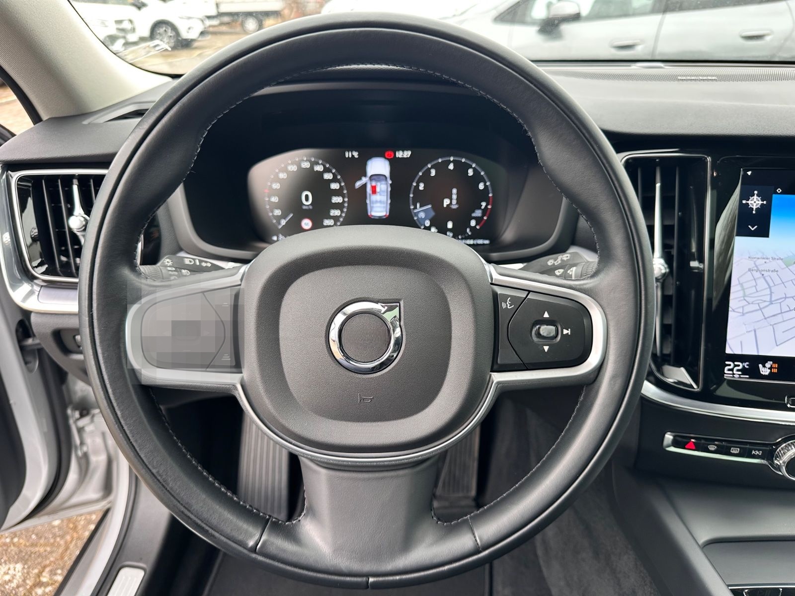 Volvo V60 Kombi Momentum Pro Navi Leder Pano H&K foto 10