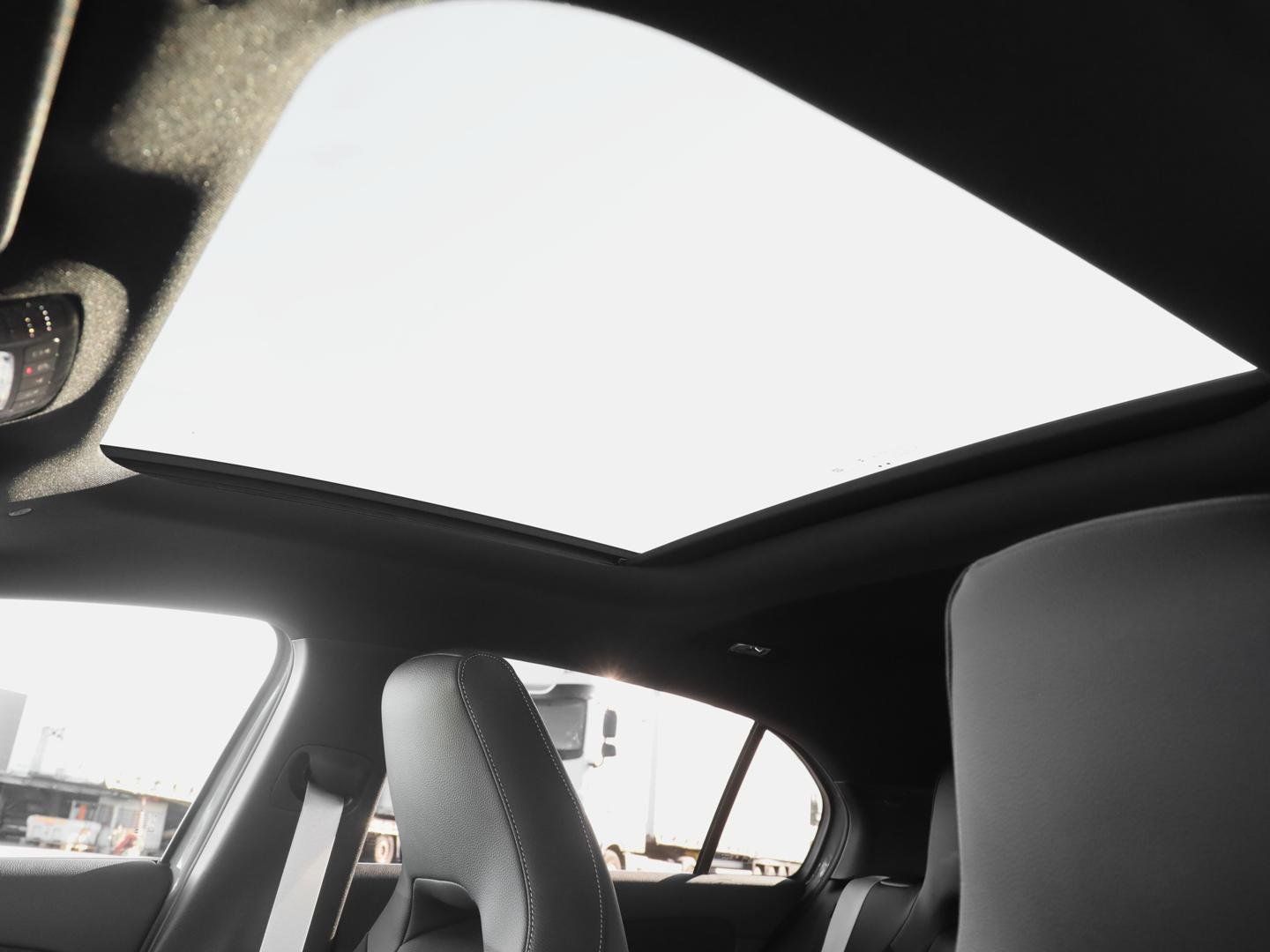 Mercedes-Benz A 200 d AMG Panorama Special-Edition Multibeam foto 15