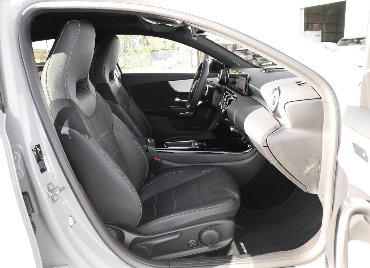 Mercedes-Benz A 200 d AMG Panorama Special-Edition Multibeam foto 6