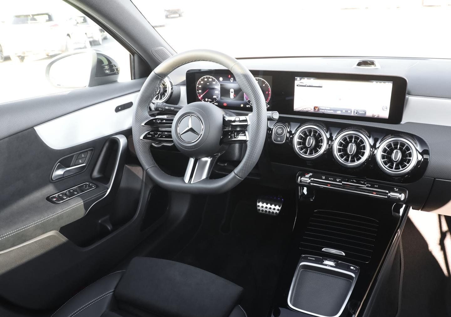Mercedes-Benz A 200 d AMG Panorama Special-Edition Multibeam foto 8