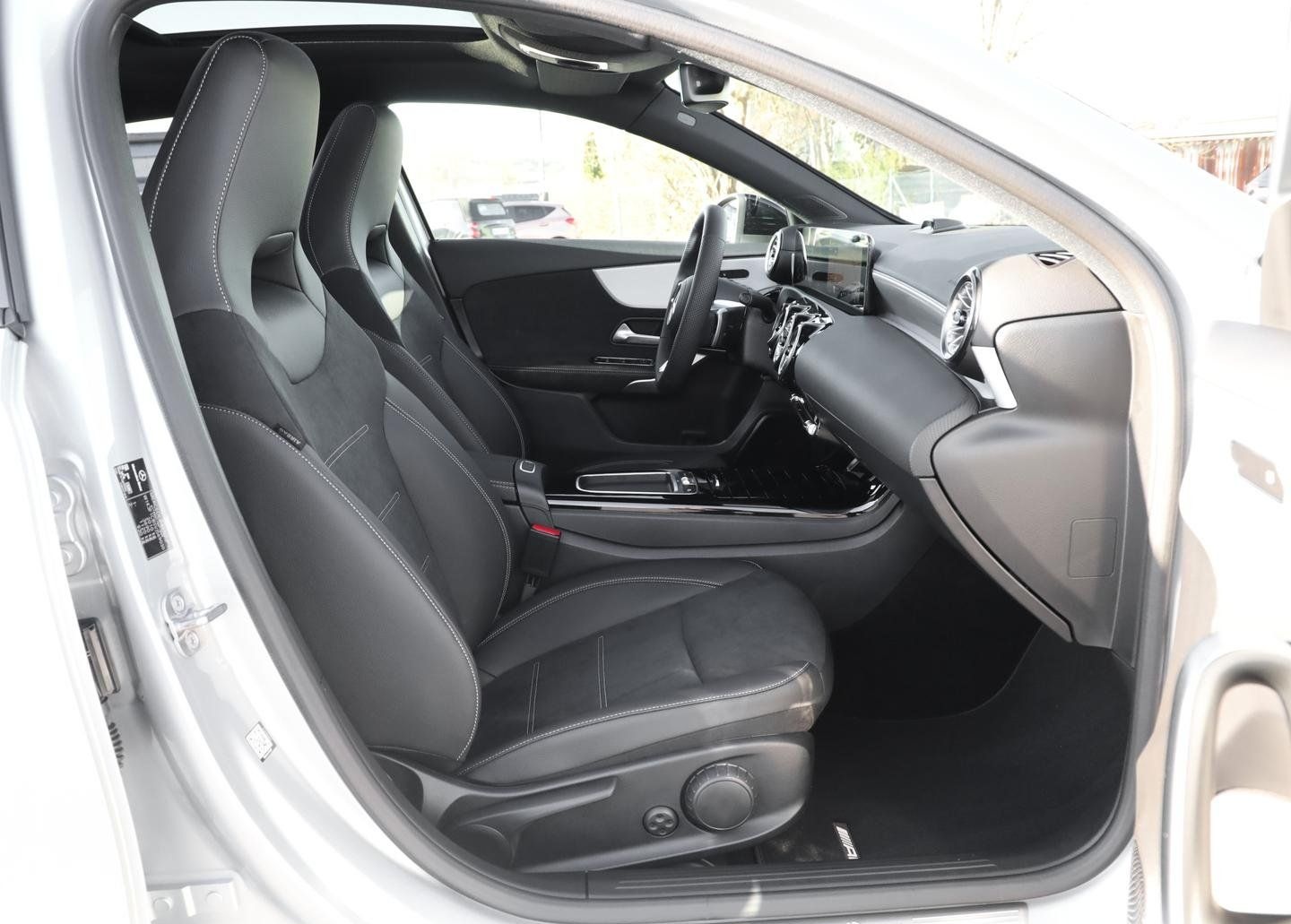 Mercedes-Benz A 200 d AMG Special-Edition Night Pano Ambiente foto 6