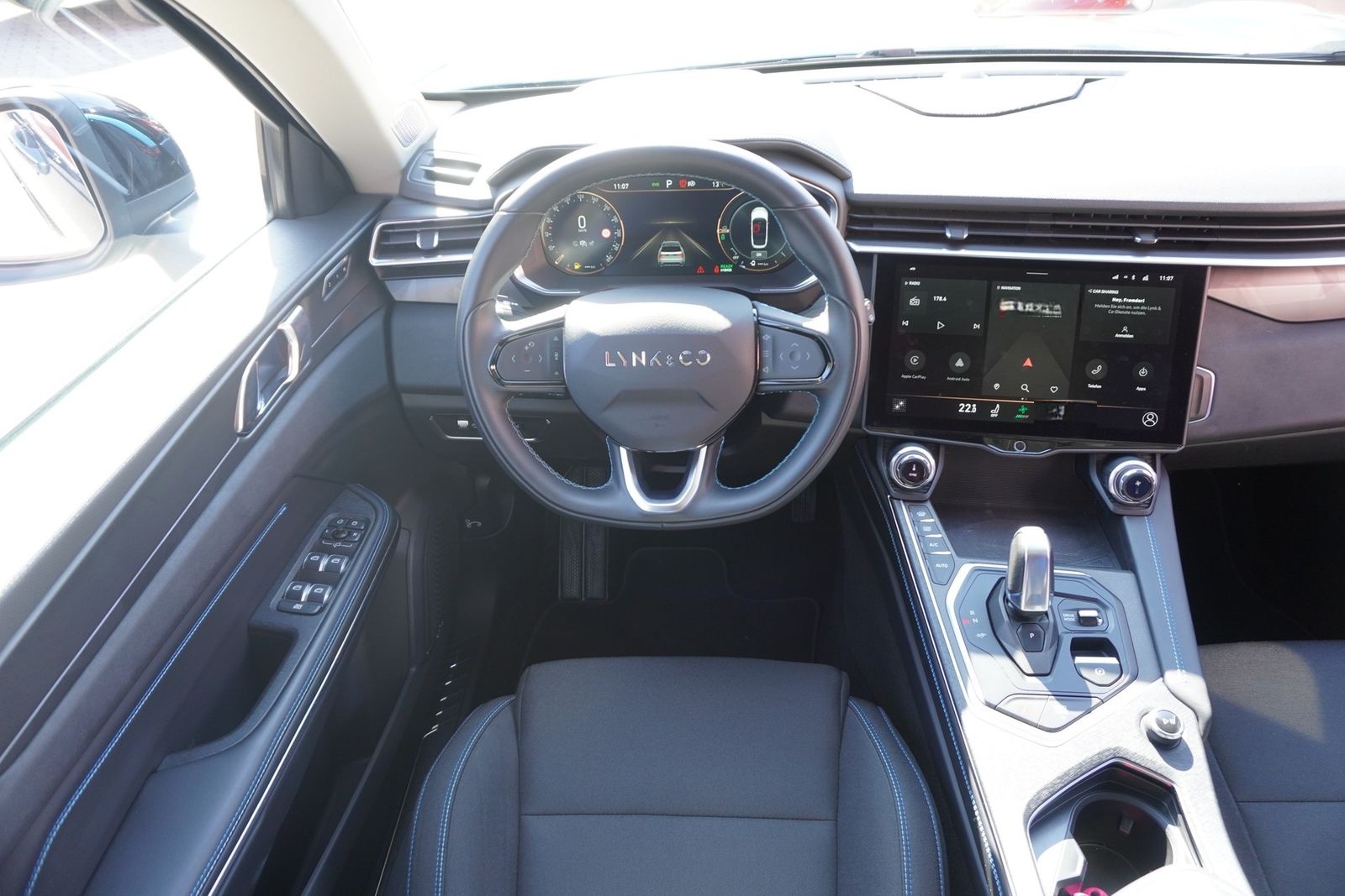 Lynk&Co 01 1.5 TD PHEV Aut. LED ACC 360° Pano foto 13