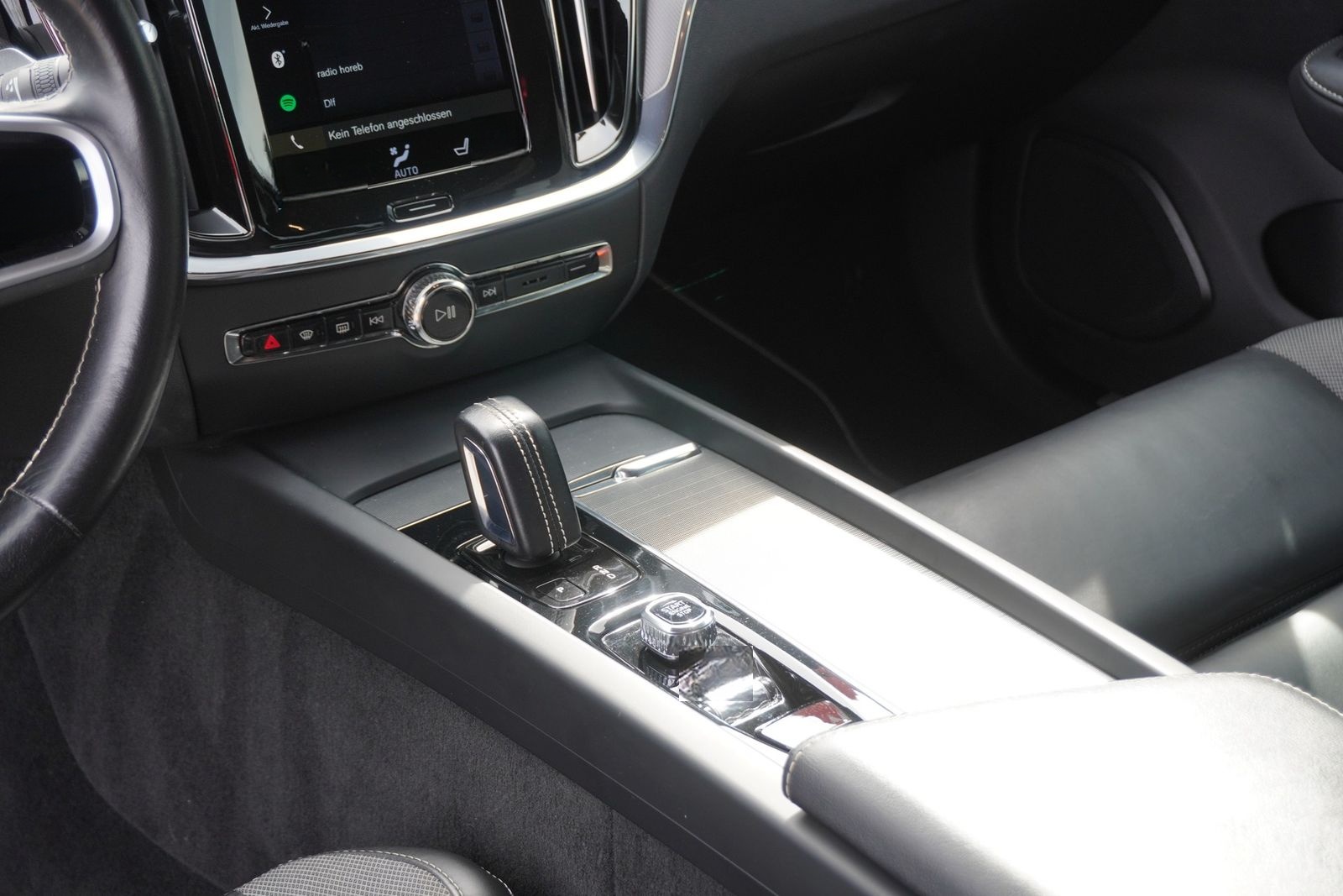 Volvo V60 Kombi 2.0 M-Hybrid R Design AHK DAB LED foto 17