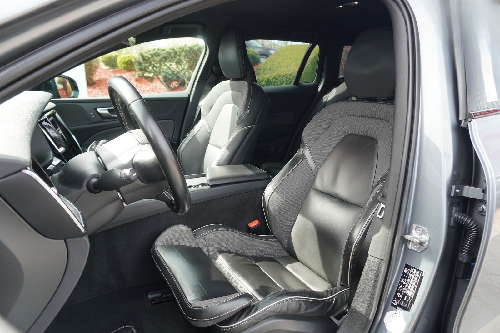 Volvo V60 Kombi 2.0 M-Hybrid R Design AHK DAB LED foto 18