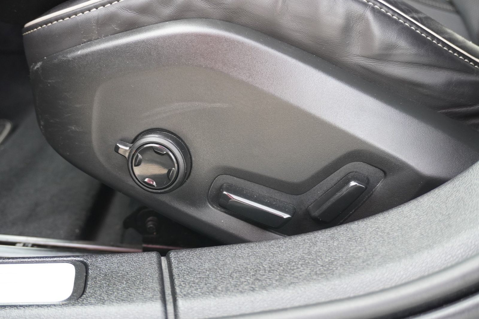 Volvo V60 Kombi 2.0 M-Hybrid R Design AHK DAB LED foto 22