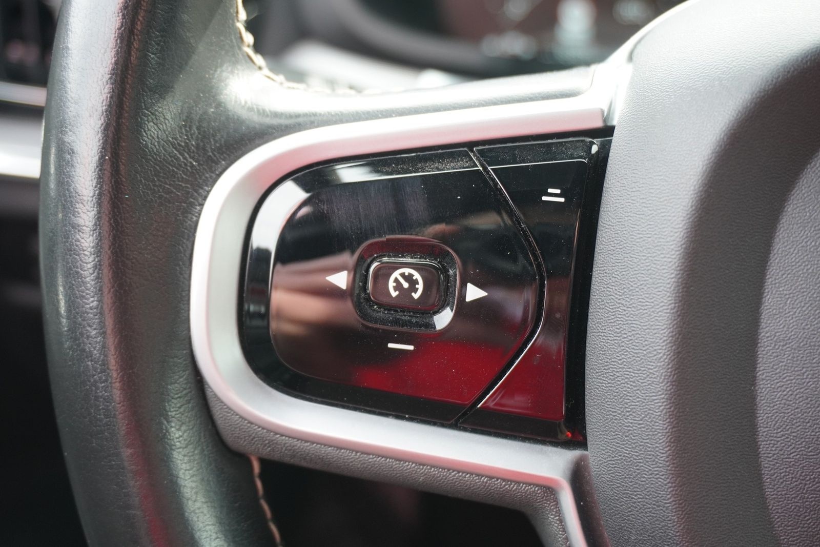 Volvo V60 Kombi 2.0 M-Hybrid R Design AHK DAB LED foto 24