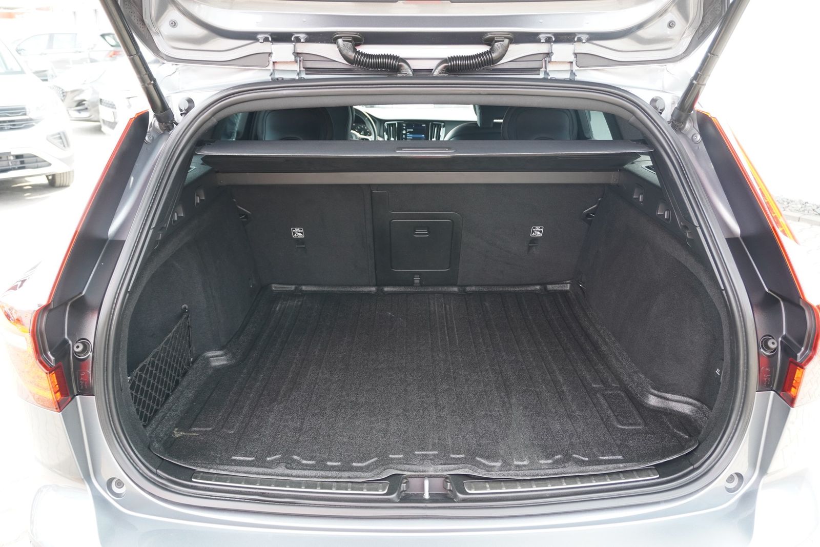 Volvo V60 Kombi 2.0 M-Hybrid R Design AHK DAB LED foto 10