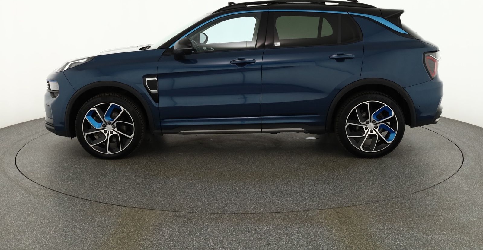 Lynk&Co 01 1.5 TD PHEV Aut. LED ACC 360° Pano foto 2