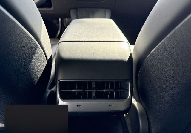 Tesla Model Y Long Range AWD foto 13